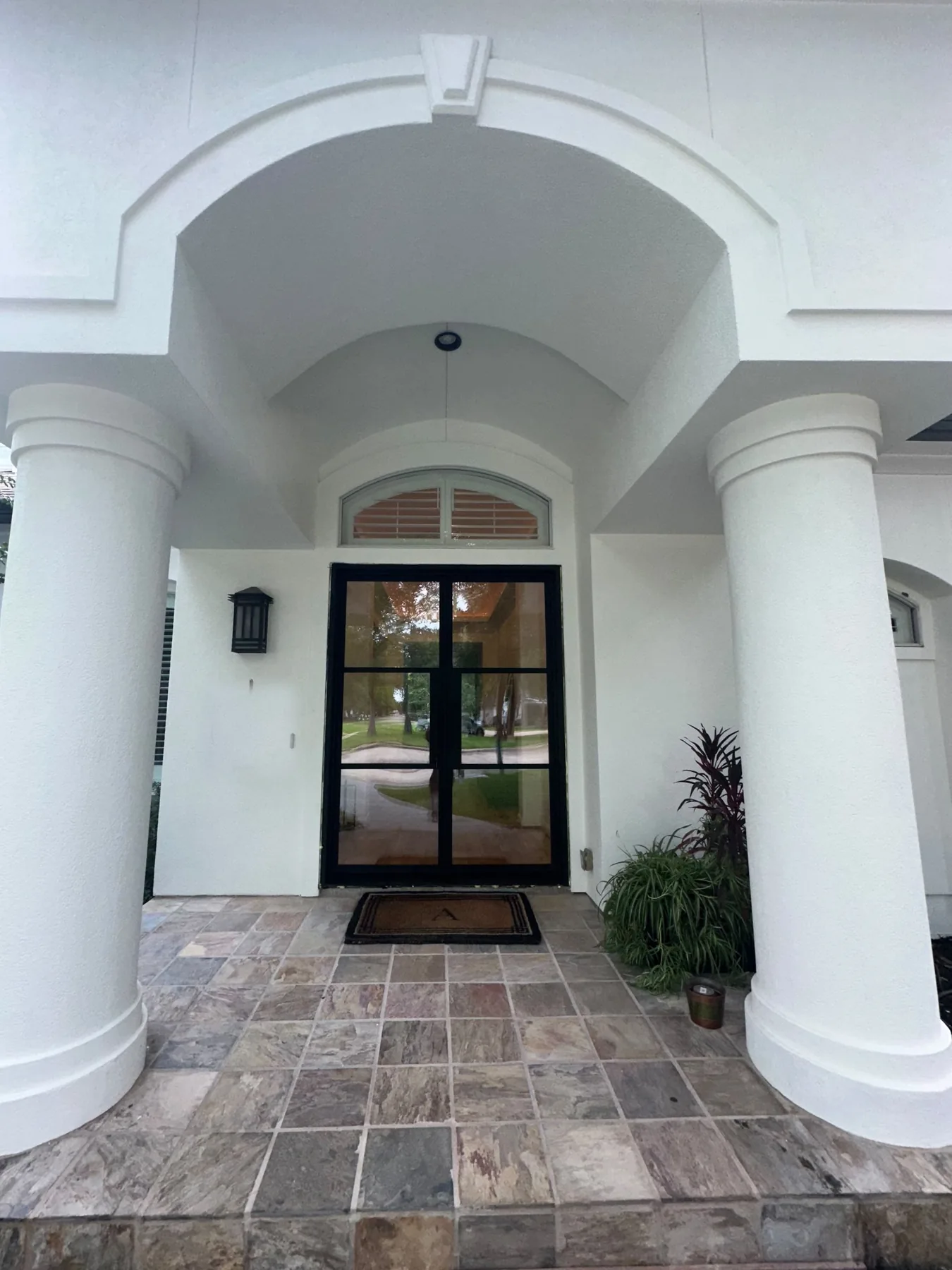 Steel double entry under arch by Blackline Premium Solutions